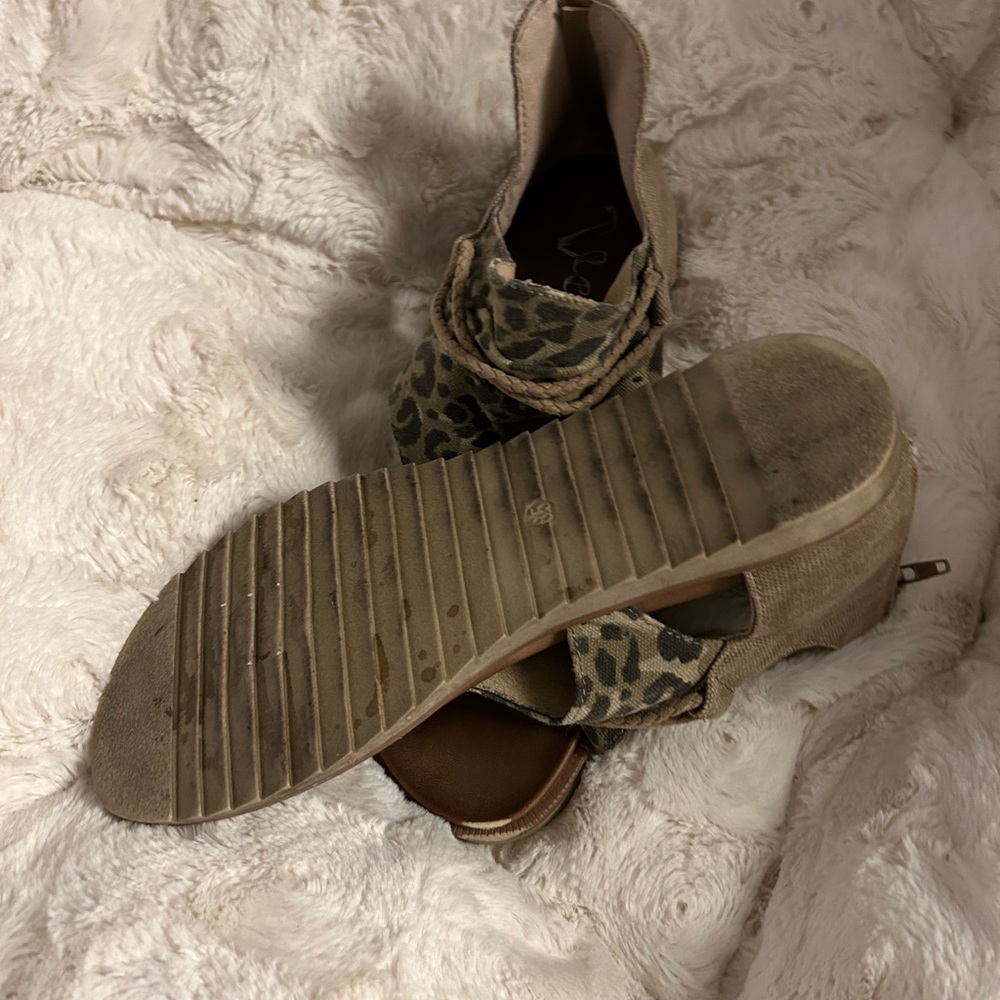 Leopard Sandals - Picture 3 of 3